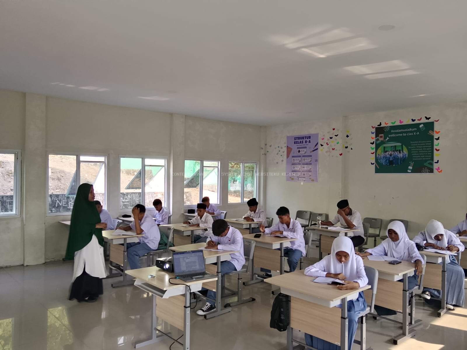 Pengawas Madrasah Laksanakan Supervisi Pembelajaran Fisika di MAN 1 Halmahera Selatan
