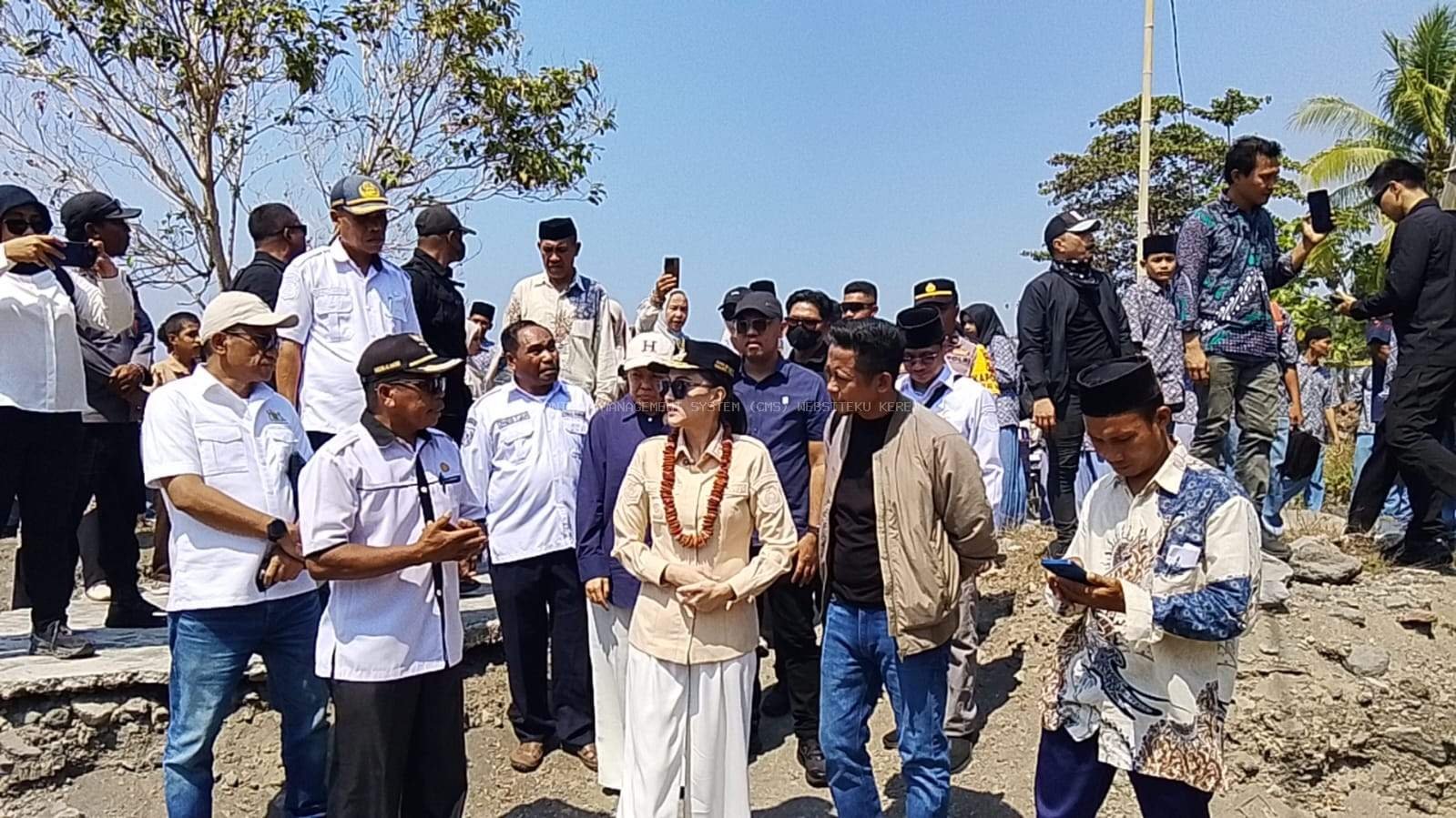 Gubernur Maluku Utara Serly Tjoanda Serap Aspirasi Masyarakat dan Dunia Pendidikan di Desa Dauri